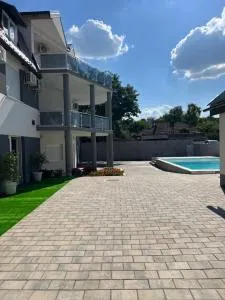 Big House - 彼得罗瓦拉丁