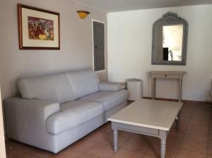 Maisons de vacances Appartement rez de jardin de villa avec piscine : photos des chambres