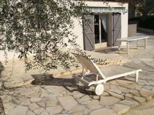 Maisons de vacances Appartement rez de jardin de villa avec piscine : photos des chambres