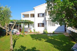 Holiday apartment in village Valbnadon, 1 km from the beach