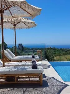 Elaiopetra Kefalonia - Stonehouse Hideaway with pool - Modern Luxury with Serene Sea and Mountain Views - Metaxáta