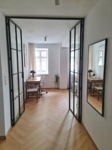Beautiful new apt in old town near train station - FREE parking