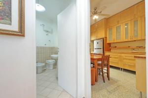 Comfy home for family next to Metro