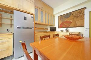 Comfy home for family next to Metro