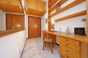 Comfy home for family next to Metro