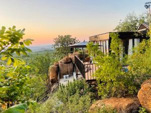 Makgobelo Lodge-The Glass House- Solar powered