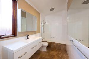 Renovated 2B 1B Victorian House in Princes Hill