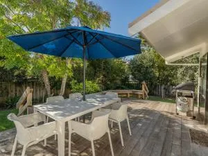 Beach Bliss Haven - Matarangi Holiday Home - Matarangi