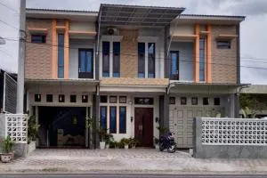An Nisa Homestay Syariah Mitra RedDoorz - Sampojniet