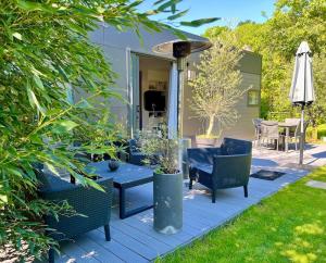 Appartements Charming Guesthouse on the Edge of Saint Germain en Laye Forest with Parking and Terrace : photos des chambres