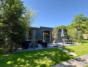 Appartements Charming Guesthouse on the Edge of Saint Germain en Laye Forest with Parking and Terrace : photos des chambres