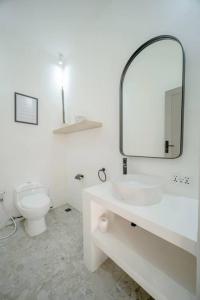 Casa Solace - New! Sparkling villa in the heart of Berawa or Canggu