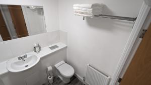 2-Bed Riverside Stay - Sleeps 6 & Pets Ok