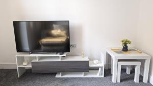 2-Bed Riverside Stay - Sleeps 6 & Pets Ok