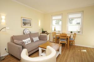 Terrasse, gratis Nutzung vom AHOI Erlebnisbad und Sauna in Sellin - Meeresblick FeWo 43