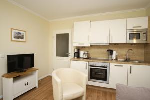 Terrasse, gratis Nutzung vom AHOI Erlebnisbad und Sauna in Sellin - Meeresblick FeWo 43