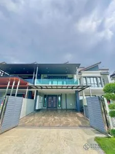 Landed Austin Homestay 11 Pax KTV Mahjong BBQ Glenmarie by Stayrene - 乌鲁地南