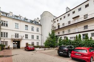 Apartment Chmielna 2 by Your Freedom