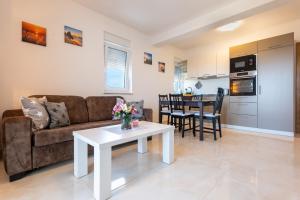 Mandre Sunset Apartment Laura - only for family