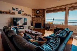 Stunning House with Views of Puget Sound! Ideal for Family Reunions - Everett