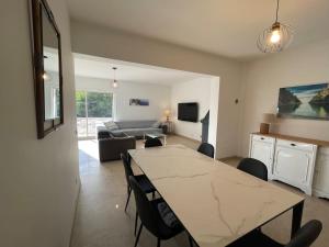 Appartement vue mer avec jardin en pleine nature