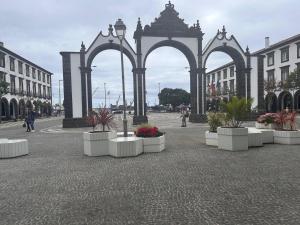 Azor International Apartment I