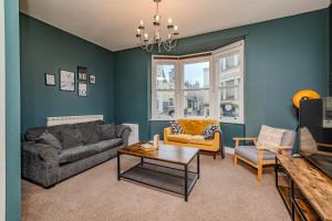 Central Three Bedroom Flat I Sleep Upto 9 Guests