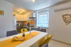 Apartment Viola ,2019