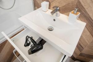 Łódź Niciarniana Comfy Apartment by BookingHost