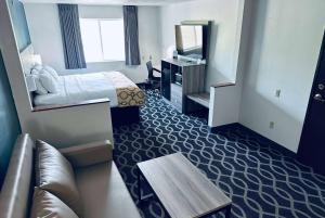 King Studio Suite - Non-Smoking room in Baymont by Wyndham Piqua
