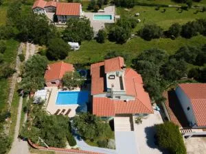Elegant Villa Versovica with pool near Pula by WiiBuk - Peruški