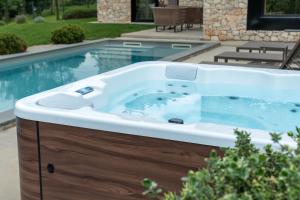 Villa Ulmus near Motovun for 6 people with heated pool & jacuzzi