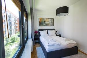 RJ Stara Stocznia 12