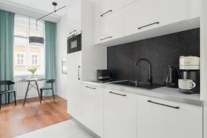 Kwiatowa Modern Studio in the Center of Poznań by Noclegi Renters