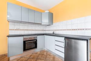 Seaviews from the big balcony, parking and wifi