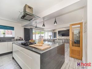 Cozy Greasby Hideaway, Golf & Beach Nearby