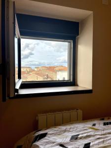 Appartements Joli Appartement T2 Saint Laurent Sur Saone : Chambre Simple