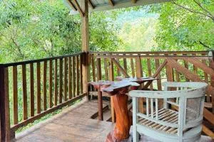 De-Ranggon Home stay garden huts - Sudaji