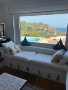 Villa Bianca, piscina e panorama img2