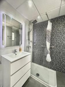 Bright Studio with Pool & Garden View Ref C014