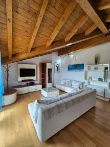 2' from Lake Monate 5' from Euratom, Wi-Fi - Comabbio