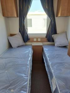 Lyons robin hood caravan Rhyl SBW 26