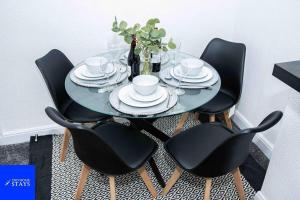 Hanley 3-Beds Sleeps 6 Parking