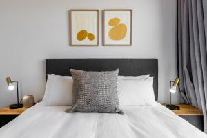 Burmeister 606 - Top Floor 2 Bedroom Apartment with Ocean Views - Onsite Parking