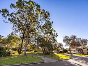 Private and Spacious 4BR Home with Parkview 5mins to Mall