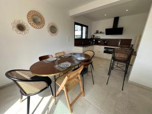 Maisons de vacances Les mouettes, SPA prive, 600m de la plage, Formule tout inclus : photos des chambres