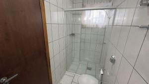 604 - Apto 2 dormitórios a 50m da praia de Bombas