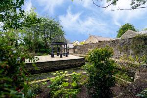 Dunadry Hotel And Gardens