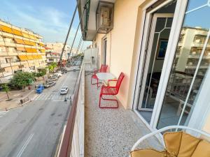 Central Apartment - 2 BR & Terrace I 50m to Beach