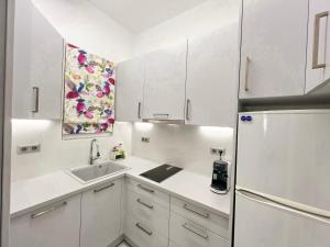 Central Apartment - 2 BR & Terrace I 50m to Beach